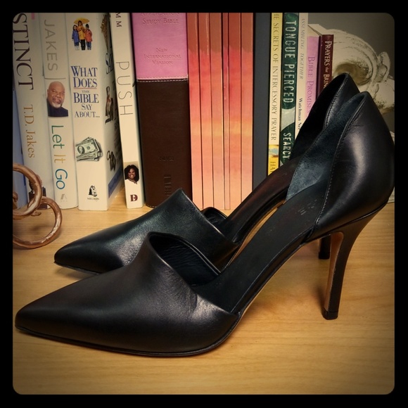 Vince. Women's Claire d'Orsay Leather Black Pumps - Picture 6 of 8